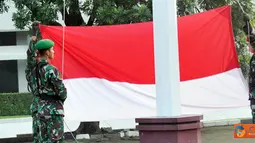 Citizen6, Jakarta: Pengibaran Bendera di Mabes TNI pada Rabu (18/05) untuk merayakan Hari Kebangkitan Nasional dan Hari Pendidikan Nasional.