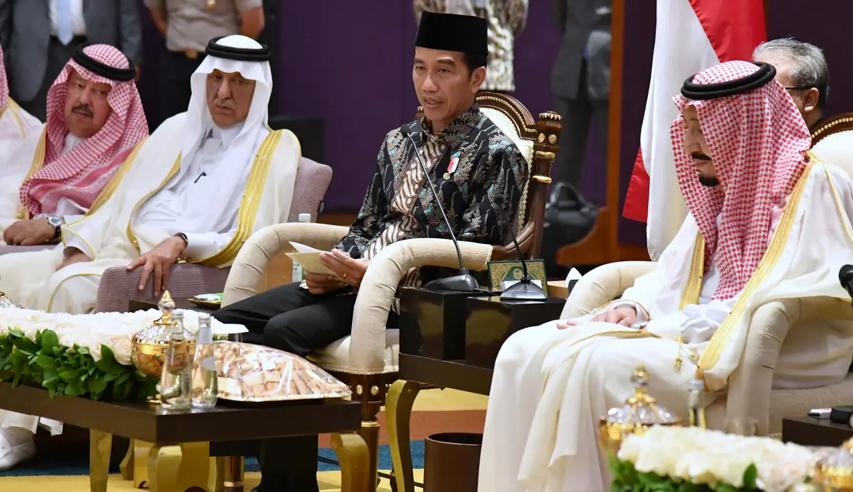 Presiden Joko Widodo dan Raja Arab Saudi, Salman bin Abdul Aziz al-Saud, menggelar pertemuan dan dialog dengan 28 tokoh agama di Hotel Raffles, Kuningan, Jakarta, Jumat (3/3). (Biro Pers Setpres/Laily Rachev)