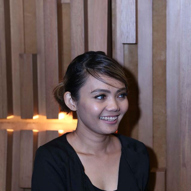 Lirik Lagu Kau Cantik Sekali Ezzar - Wulan
