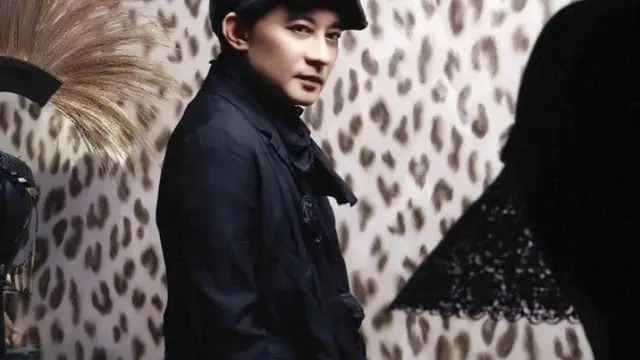 Ariana Grande pakai karya Rinaldy Yunardi (Hak Cipta: Credit: via instagram.com/arianagrande/ssm)