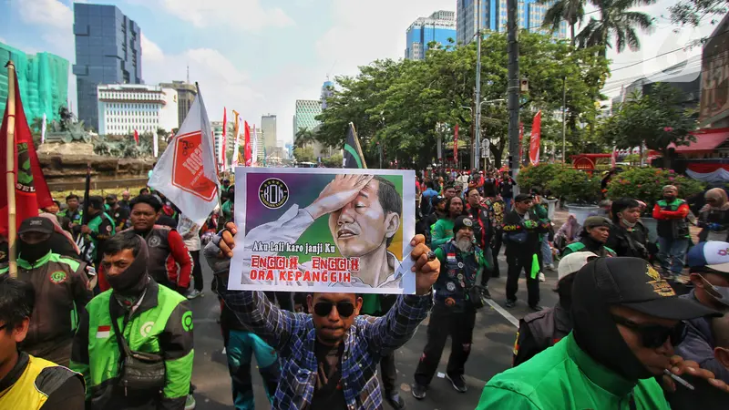 Pengemudi Ojol Demo di Patung Kuda Tuntut Payung Hukum