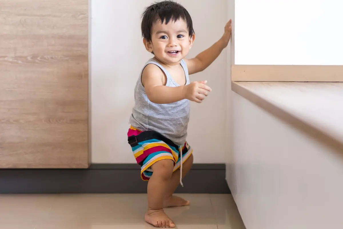 bayi belajar jalan
