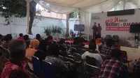 Sebagian pendukung Ahok menyaksikan persidangan perdana kasus dugaan penistaan agama di Posko Pemenangan Ahok-Djarot, Rumah Lembang, Menteng Jakarta Pusat (Liputan6.com/Cyntia Lova)