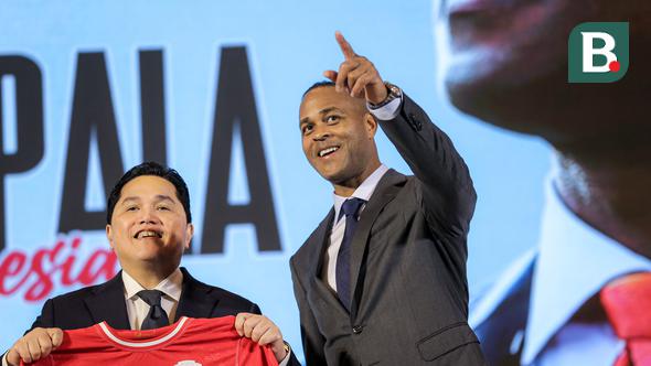 <p>Ketua PSSI, Erick Thohir, dan pelatih anyar Timnas Indonesia,&nbsp;Patrick Kluivert, dalam sesi konfrensi pers di Hotel Mulia, Jakarta, Minggu (12/1/2025) sore WIB. (Bola.com/Bagaskara Lazuardi)</p>