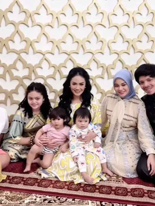 Krisdayanti bukber dengan keluarga (Instagram/krisdayantilemos)