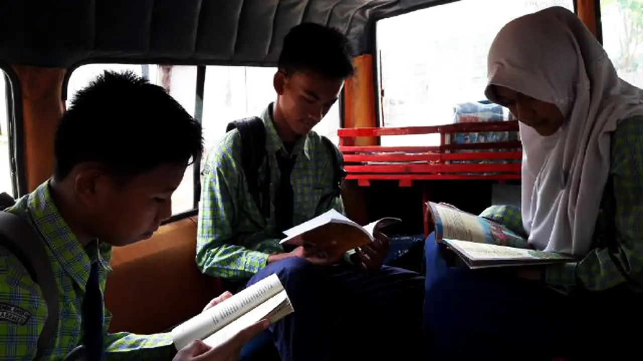 Perpustakaan di Angkot