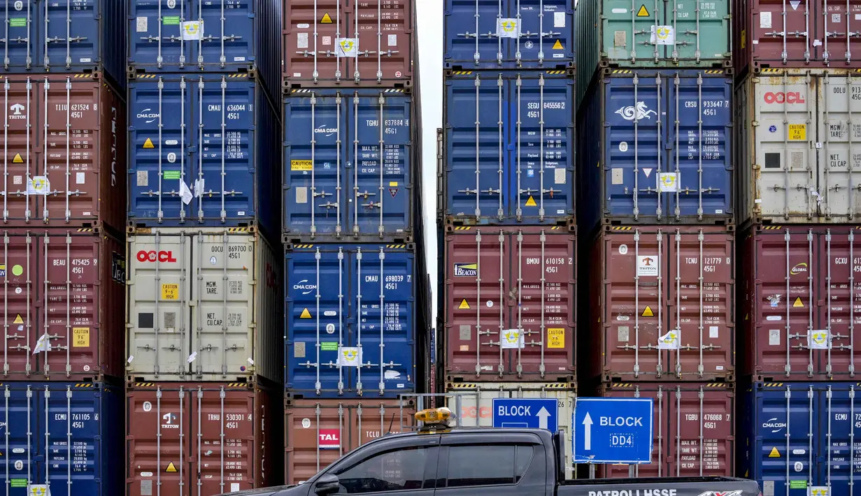 Dalam surat yang ditandatangani langsung Donald Trump tersebut menyatakan bahwa AS mungkin akan mempertimbangkan untuk menyesuaikan besaran tarif impor baru, namun itu semua sangat tergantung pada hubungan kami (AS) dengan negara yang bersangkutan. (Bay ISMOYO/AFP)