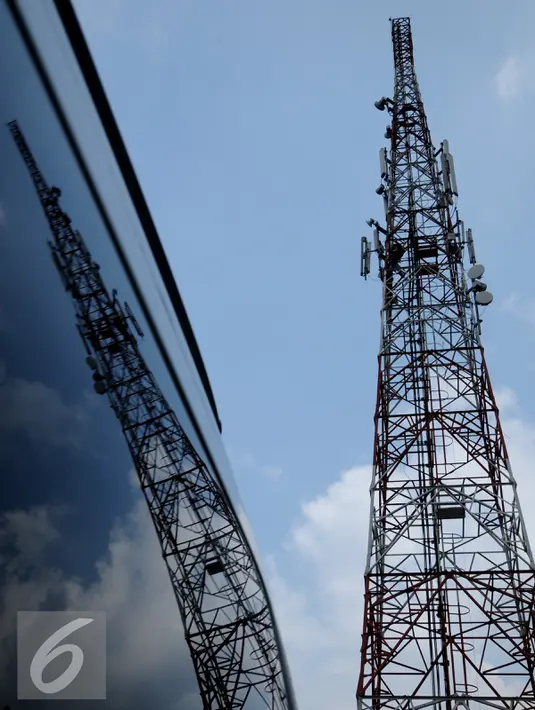 Menara di kawasan Lembang, Bandung, (2/11/2015). Pemerintah melalui kementerian komunikasi dan informatika menargetkan untuk seluruh operator provider melakukan penataan ulang (refarming) pada tanggal 23 november 2015. (Liputan6.com/Yudha Gunawan)
