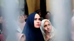 Sebagai seorang ibu, Kartika Putri selalu mencurahkan segala rasa sayangnya untuk Syarifah. Syarifah pun sangat senang dengan cinta kasih Kartika Putri. Tak heran jika kebersamaan keduanya ini selalu terlihat harmonis. (Liputan6.com/IG/kartikaputriworld)