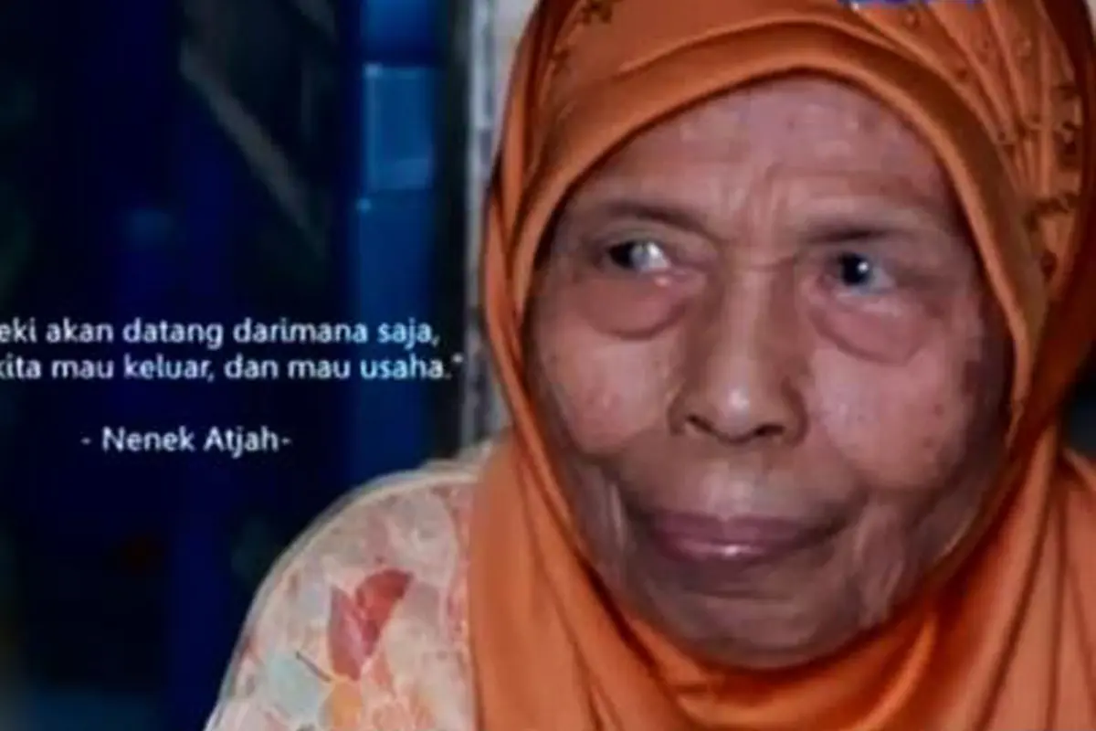 Pantang Menyerah: Nenek Si Penjual Kue dan Perjuangan Hidupnya