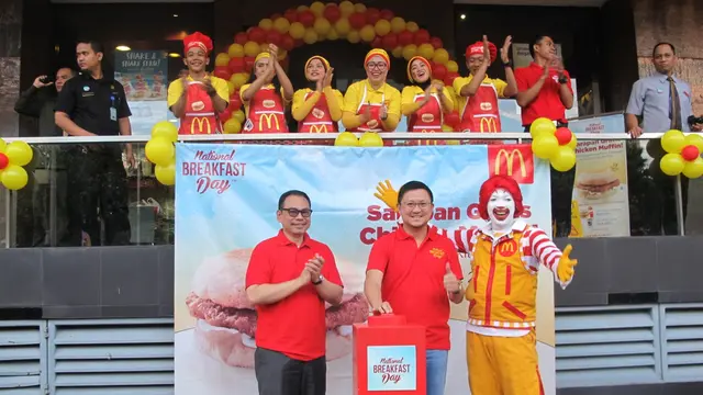 Restoran Cepat Saji Ini Pertahan Tradisi Bagi-Bagi Sarapan Gratis