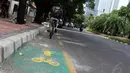 Jalur tersebut disediakan guna memberikan kenyamanan bagi pengendara sepeda di Jakarta. Foto diambil pada Kamis (4/12/2014). (Liputan6.com/Faizal Fanani)