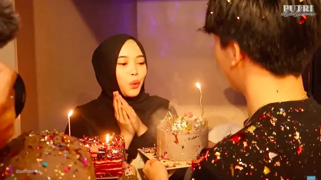 Momen Ulang Tahun Putri Delina yang Ke-20. (Sumber: YouTube/Putri Delina)