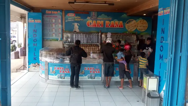 Kisah 4 Toko Roti Tua Paling Dicari di Bandung 