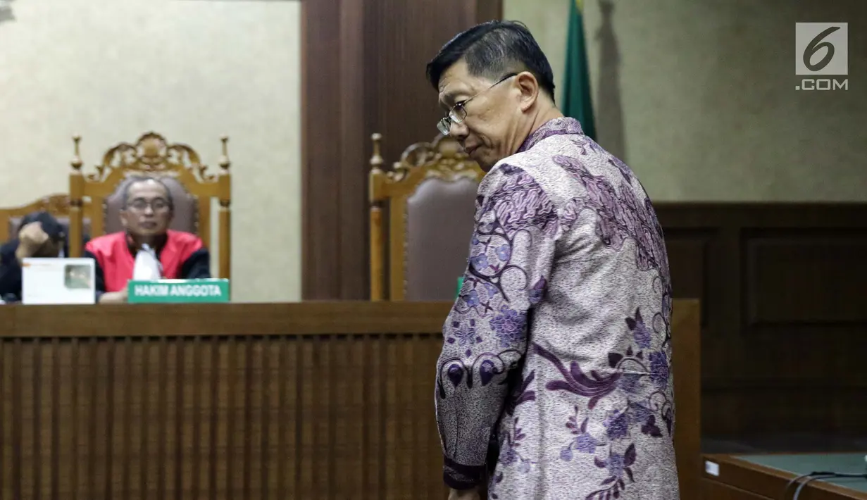 Terdakwa suap pengadaan barang/jasa di PT Krakatau Steel yang juga Dirut PT Grand Kartech, Kenneth Sutardja saat menjalani sidang putusan di Pengadilan Tipikor, Jakarta, Kamis (15/8/2019). Sebelumnya, Kenneth Sutardja dituntut 2 tahun penjara dan denda Rp 100 juta. (Liputan6.com/Helmi Fithriansyah)