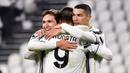 Striker Juventus, Alvaro Morata bersama Cristiano Ronaldo dan Federico Chiesa merayakan gol ke gawang Dynamo Kiev pada laga Liga Champions di Stadion Allianz, Kamis (3/12/2020). Juventus menang dengan skor 3-0. (Marco Alpozzi/LaPresse via AP)