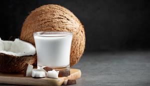 Ilustrasi santan kelapa. (Photo created by jcomp on www.freepik.com)