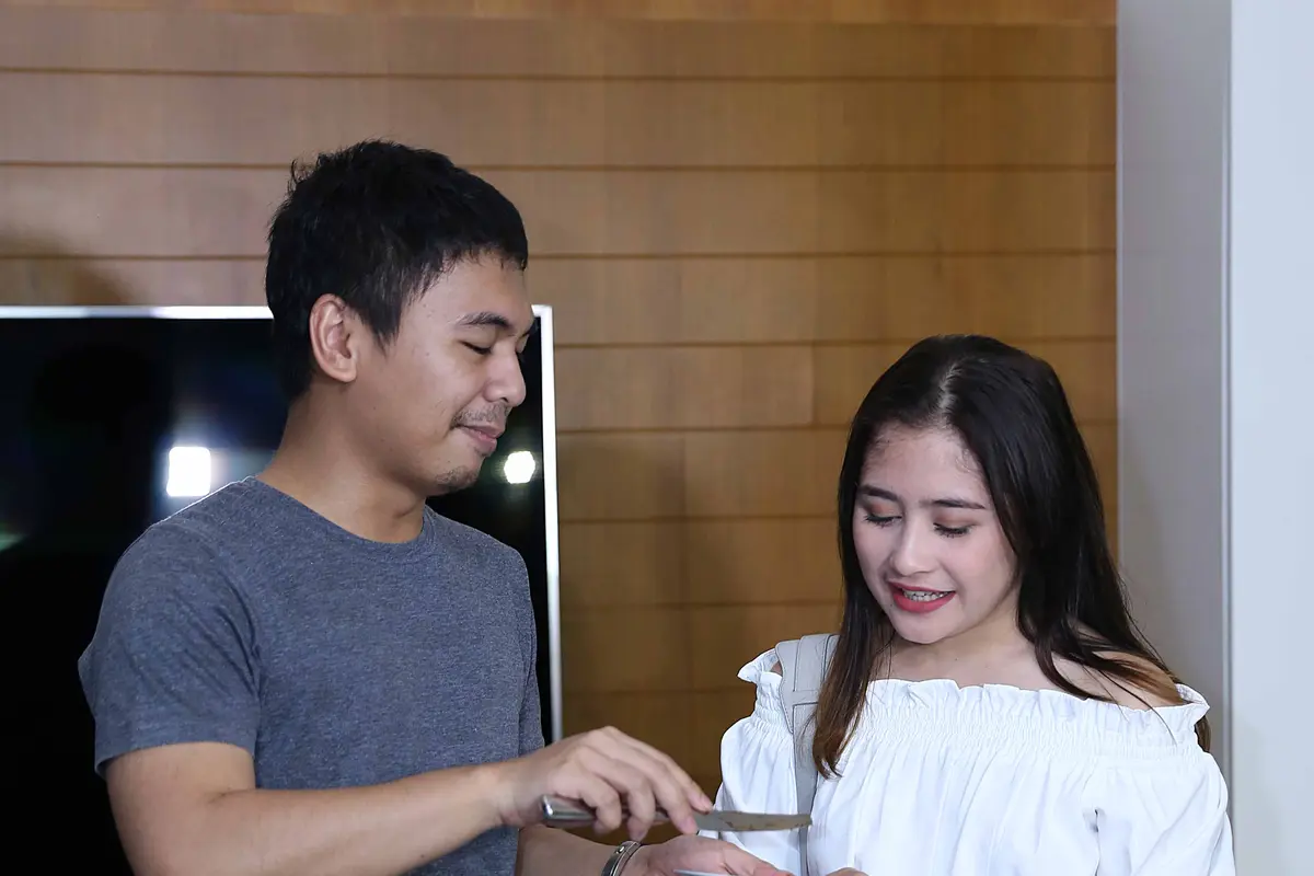 Prilly Latucinsina dan Raditya Dika