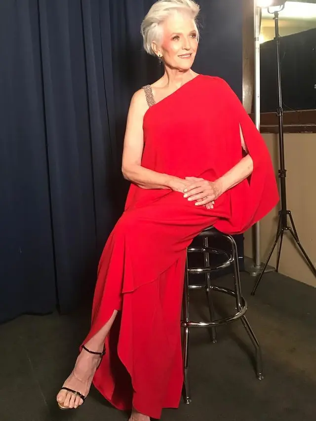 Maye Musk Ibunda Elon Musk Jadi Ikon Fashion di Usia Senja. [@mayemusk]