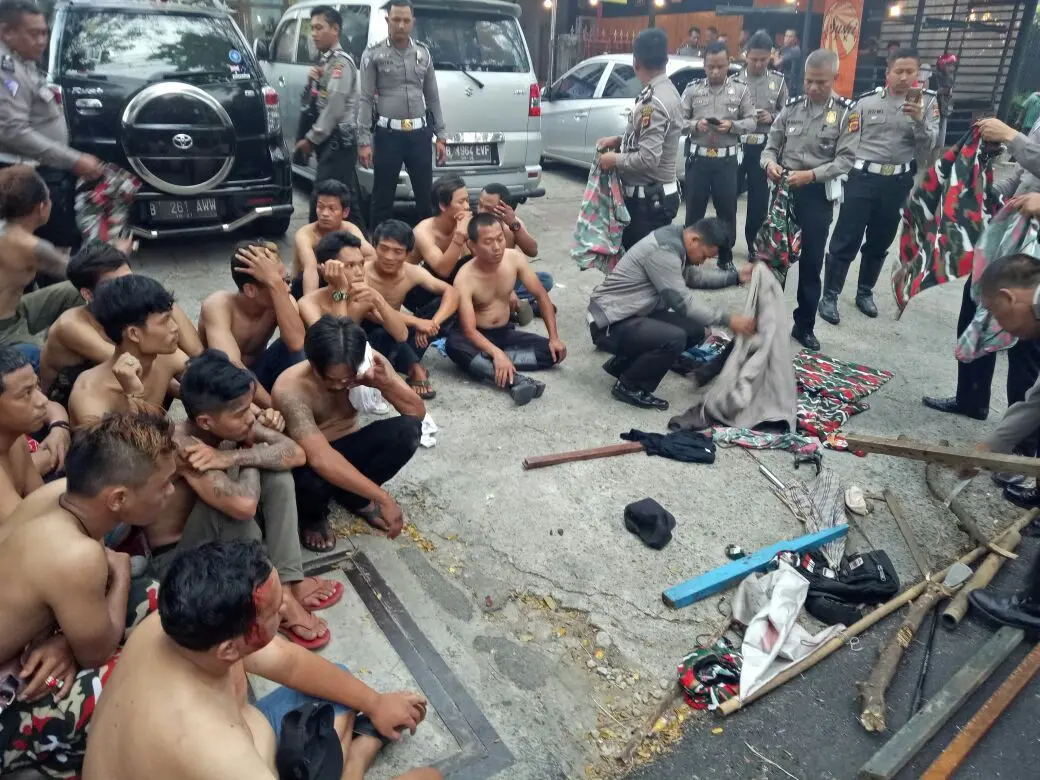 Ormas dan debt collector bentrok di Bogor. (Liputan6.com/Achmad Sudarno)