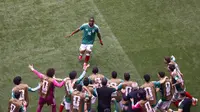 Winger Meksiko, Julian Quinones, merayakan gol yang dicetaknya ke gawang Afrika Selatan pada laga pembuka Piala Dunia 2026 di Stadion Azteca, Mexico City, Kamis (12/6/2026) dini hari WIB. (Rodrigo OROPEZA / AFP)