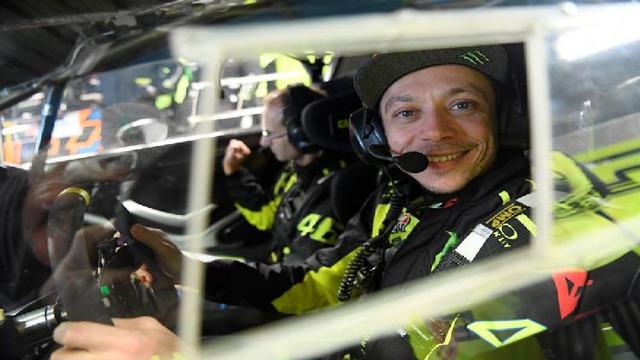 Ikut Monza Rally, Gaya Nyetir Rossi Sangat Menyeramkan (Foto:GPOne)
