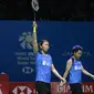 Pebulu tangkis ganda putri Indonesia, Greysia Polii/Apriyani Rahayu saat melawan Kim So Yeong/Kong Hee Yong (Korsel) di babak 16 besar Indonesia Open 2019 di Istora Senayan, Jakarta, Kamis (18/7/2019). Greysia/Apriyani kalah 20-22, 21-18, 13-21. (Liputan6.com/Helmi Fithriansyah)