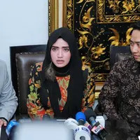 Pendapat Yulia Mochamad mengenai istri ketiga.