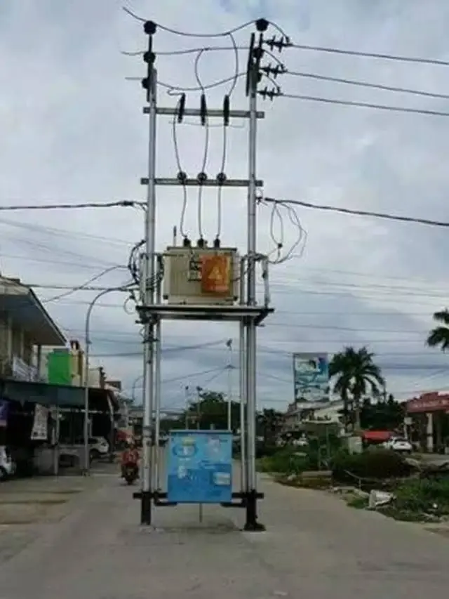 7 Potret Benda di Tengah Jalan Ini Sukses Bikin Pengendara Geleng Kepala