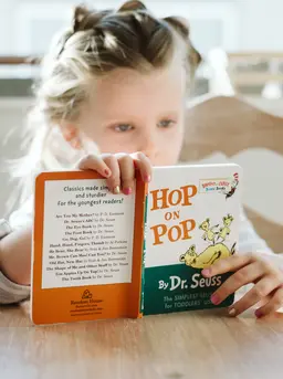 Buku cerita anak (Photo by Josh Applegate on Unsplash)