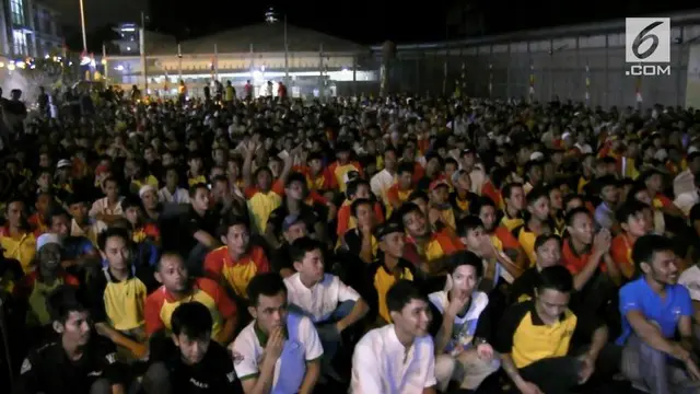 Nonton bareng piala dunia juga dilakukan di rumah tahanan, Rutan Depok, Jawa Barat. Sebanyak 1180 napi dan warga binaan berbaur menonton keseruan Piala Dunia yang dijuarai oleh Prancis