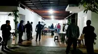 Suasana rumah dinas Wakil Ketua DPRD Riau Agung Nugroho usai diserang oleh sejumlah orang. (Liputan6.com/M Syukur)