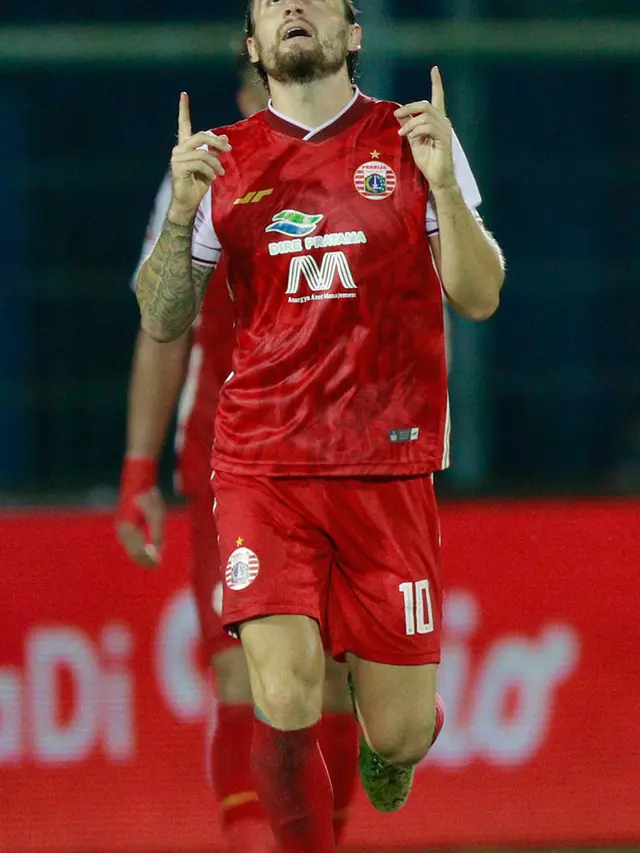 Pemain Persija Marc Klok