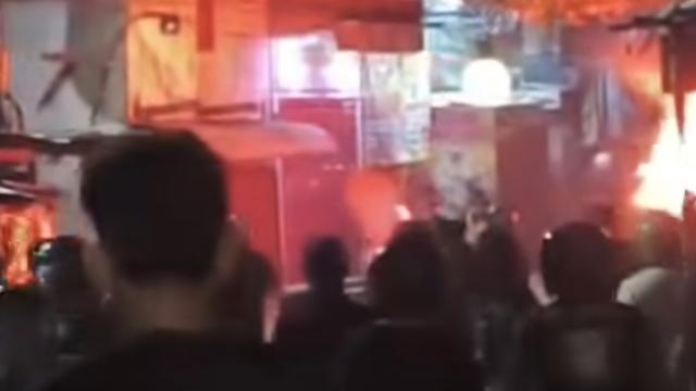 Tawuran Pecah Lagi di Petamburan Jumat Malam, 2 Gerobak Pedagang Hangus Terbakar