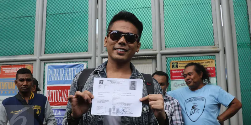 20160510-Mucikari Artis Robby Abbas Resmi Bebas dari Bui-Jakarta