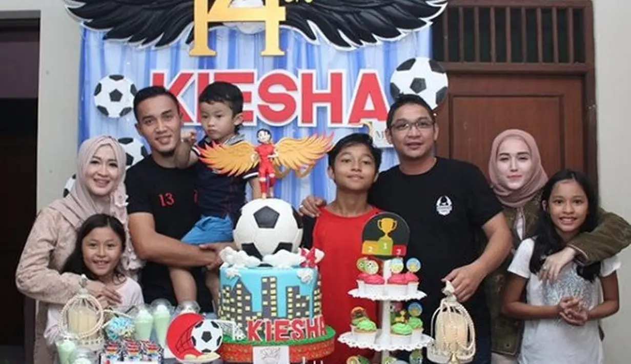 Okie Agustina dan Adelia Wilhelmina [Instagram/adeliapasha/okieagustina]