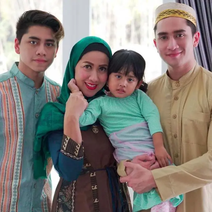 Momen Kompak Verrel Bramasta dan Athalla Naufal bersama Vania Athabina. (Sumber: Instagram/vaniaathabina24)