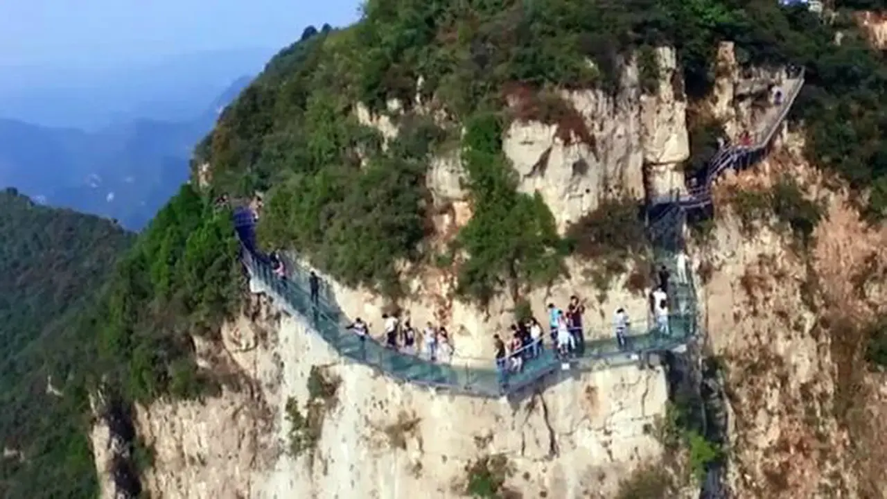 Jalan setapak kaca Gunung Yuntai.