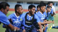 Skuat Persib Bandung menjalani tes fisik di Stadion Gelora Bandung Lautan Api (GBLA). (Foto: MO Persib)