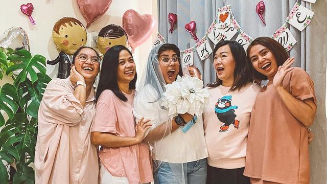 Segera Menikah, Ini 6 Momen Seru Bridal Shower Regina Ivanova