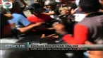 Ratusan massa yang terdiri dari sopir angkot dan tukang becak lakukan sweeping terhadap angkutan online di Cirebon, Jawa Barat. 