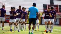PSM saat latihan resmi di Stadion I Wayan Dipta, Gianyar, jelang melawan Bali United. (Bola.com/Abdi Satria)