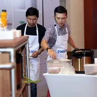 Selain jago dalam akting, pemeran Nicky Tirta juga piawai dalam memasak. Bahkan, ia beberapa kali memasak dengan menu spesial buat istri dan anaknya. (Deki Prayoga/Bintang.com)