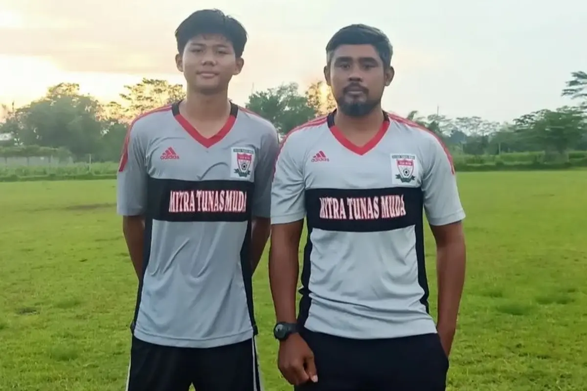 Purwanto Suwondo berpose dengan putranya, Arkhan Kaka Putra.