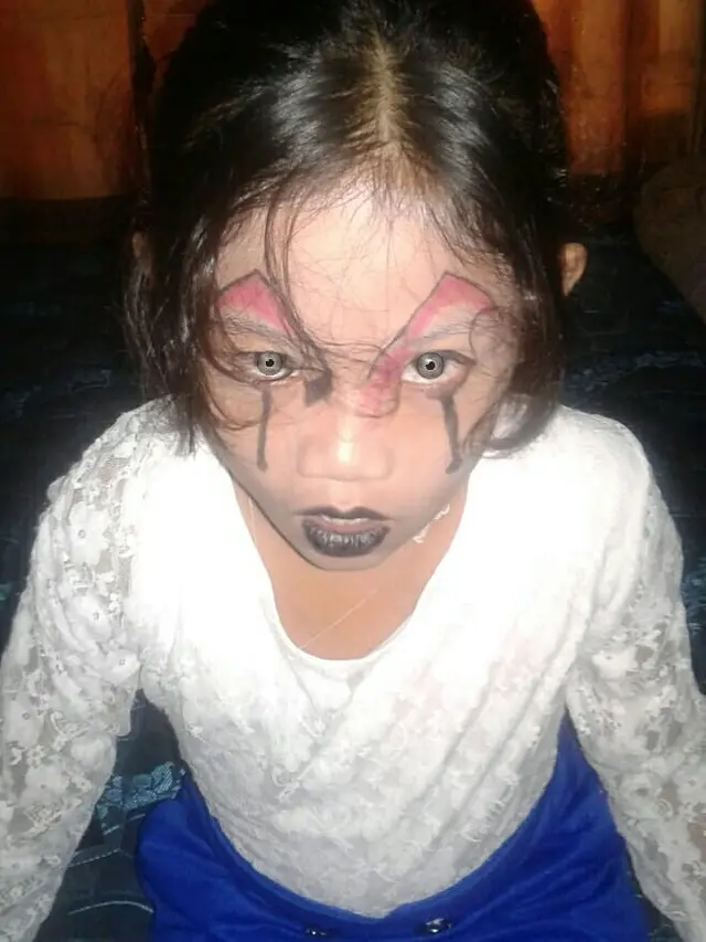 6 Aksi Netizen Tirukan Penampilan Hantu Ivanna Ini Bikin Ngakak