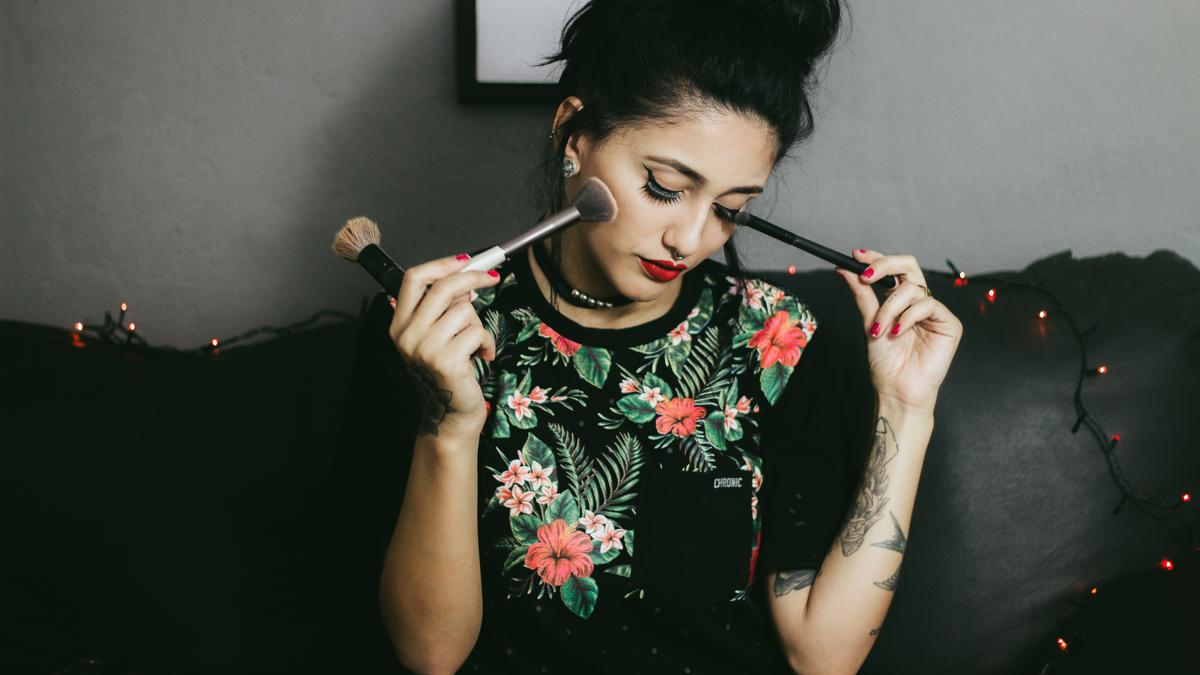 Produk Makeup Paling Dasar yang Wajib Pemula Punya, Rahasia Tampilan Flawless