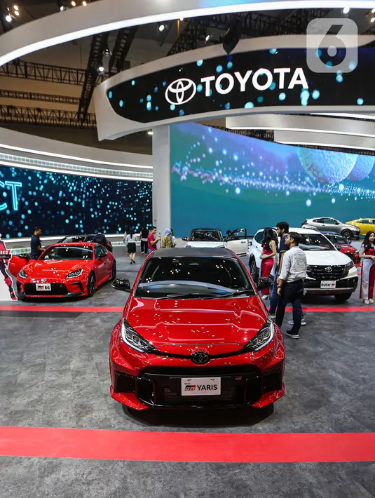 Dalam pameran tersebut PT Toyota-Astra Motor (TAM) meluncurkan GR Yaris facelift dan All New Prius HEV (Hybrid Electric Vehicle). (Liputan6.com/Angga Yuniar)
