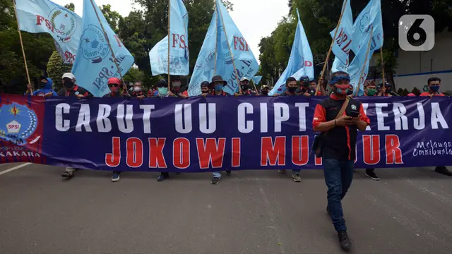 FOTO: Unjuk Rasa Buruh Tuntut Pencabutan UU Cipta Kerja