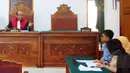 Hakim mempersilahkan kuasa hukum KPK memberikan tanggapan di praperadilan Suroso Atmo Martoyo di Pengadilan Negeri (PN) Jakarta Selatan, Senin (6/4/2015). (Liputan6.com/Yoppy Renato)