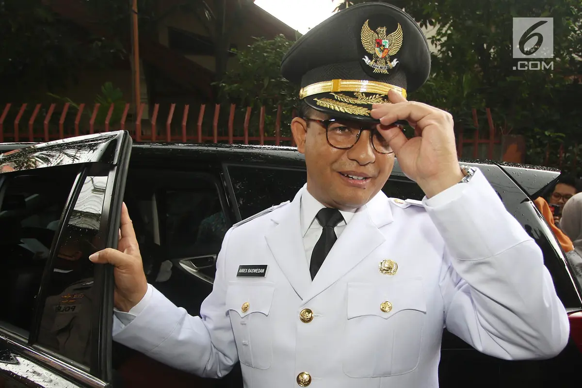 Anies Baswedan Menuju ke Masjid Sunda Kelapa